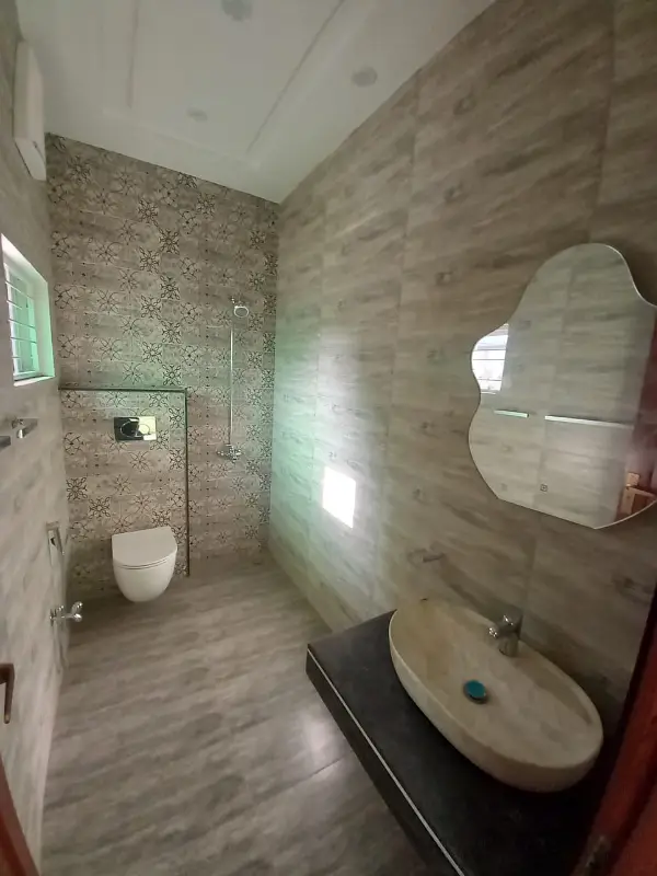 btl2 6.25 Marla Almost Brand New Luxury House For Sale In Sector D Bahria Town Lahore.