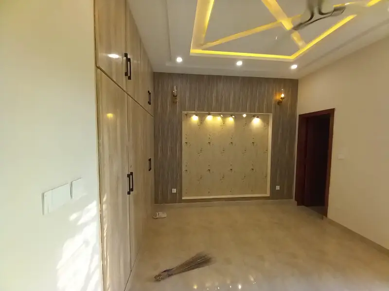 btl3 6.25 Marla Almost Brand New Luxury House For Sale In Sector D Bahria Town Lahore.