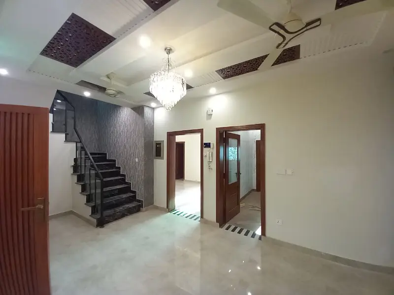 btl5 6.25 Marla Almost Brand New Luxury House For Sale In Sector D Bahria Town Lahore.