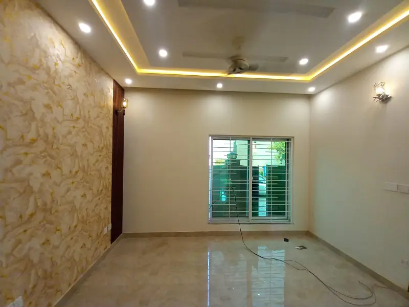btl6 6.25 Marla Almost Brand New Luxury House For Sale In Sector D Bahria Town Lahore.