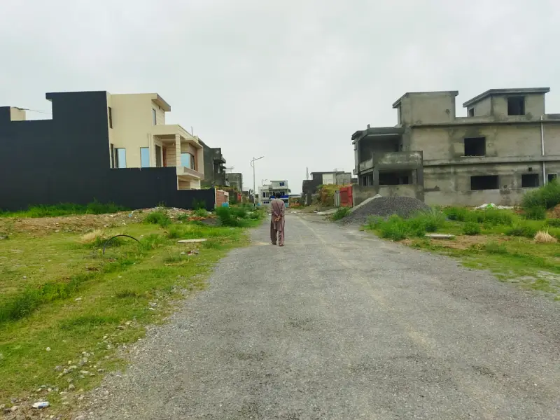 14 Marla plot for sale in B Block Multi Garden B-17 investor rate